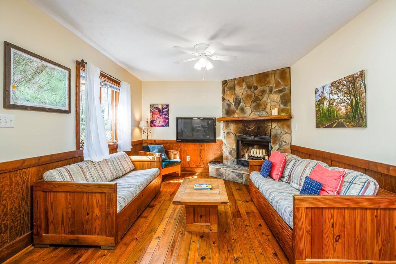 Love Ridge Mountain Lodging Lyndhurst Extérieur photo