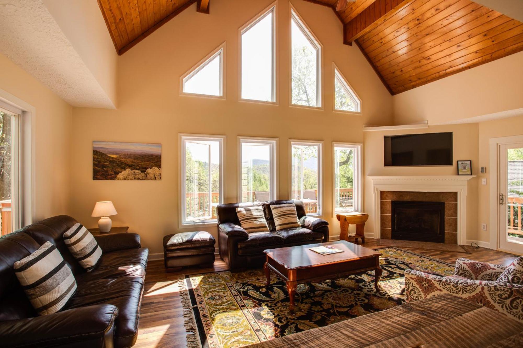 Love Ridge Mountain Lodging Lyndhurst Extérieur photo
