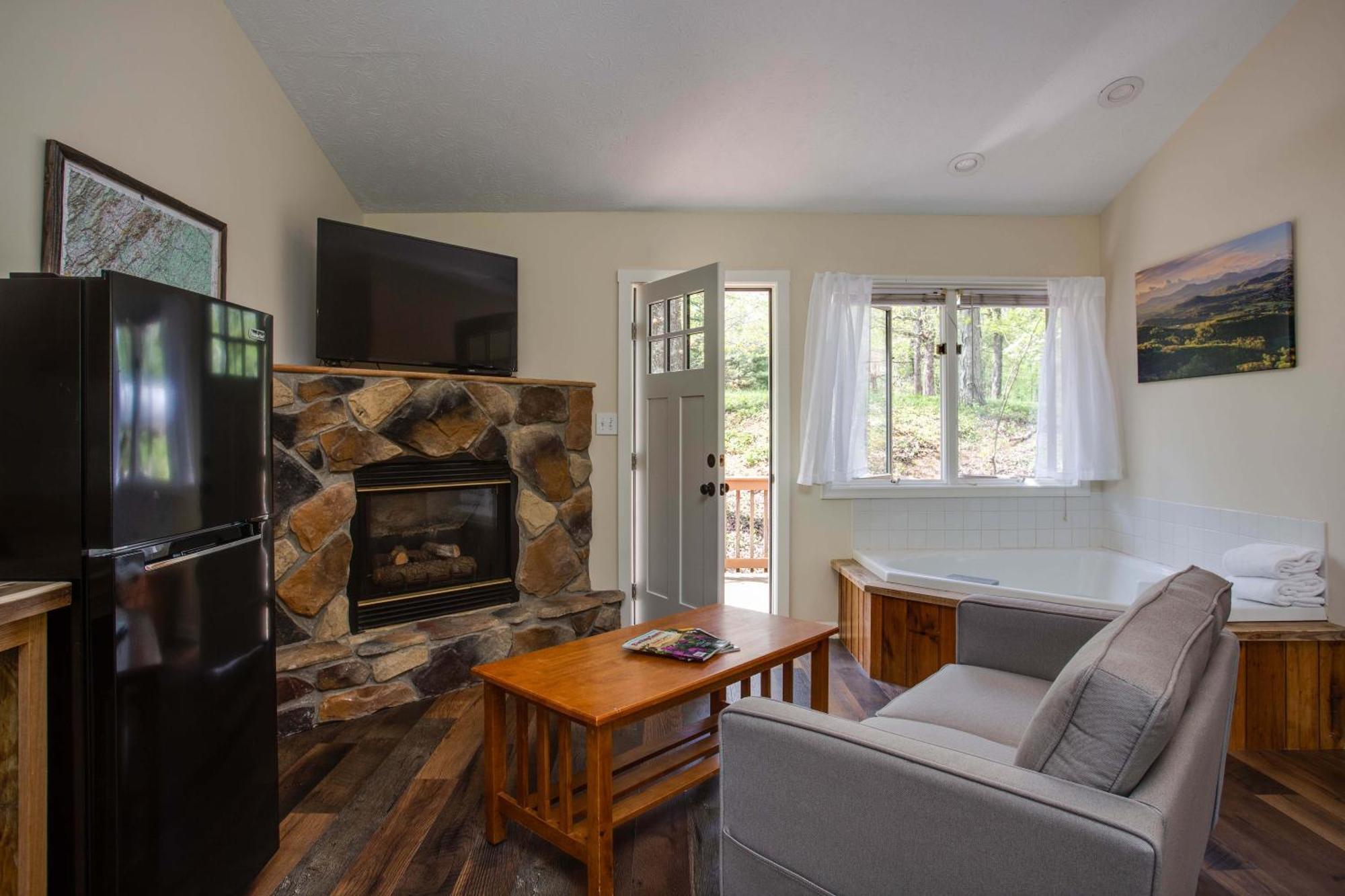 Love Ridge Mountain Lodging Lyndhurst Extérieur photo